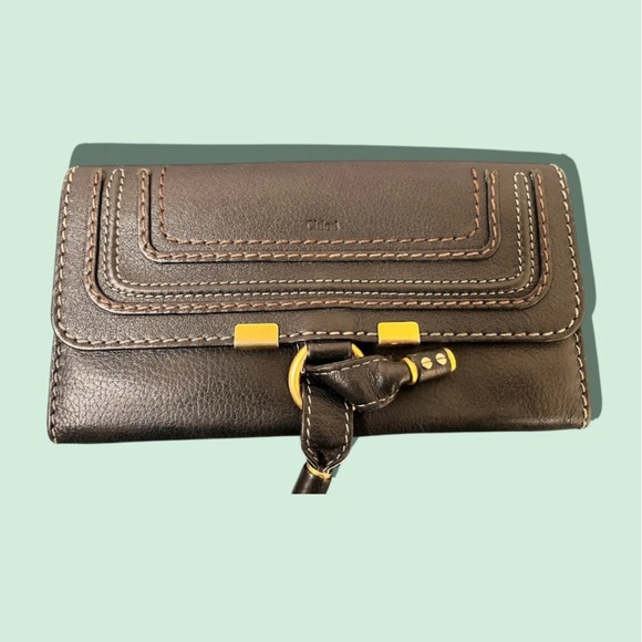 Chloé Black Leather Wallet with Gold Accents - Picture 1 of 7